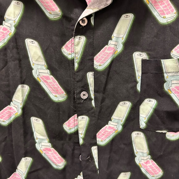 Cellphone Resort Shirt - Picture 2 of 4
